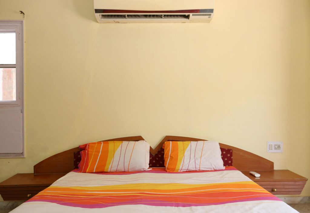 Shared accommodation in PG in Hyderabad Kukatpally with basic amenities
